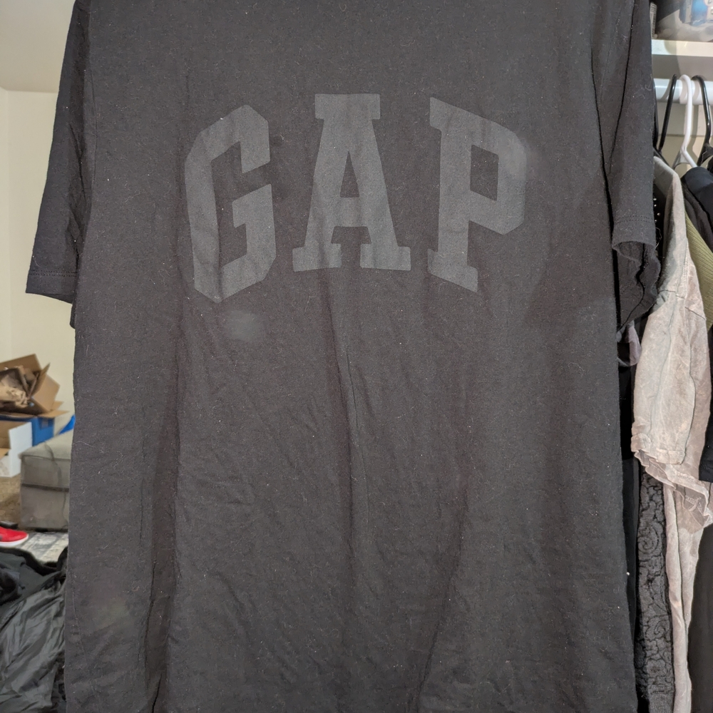 GAP Black T-Shirt